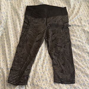 Lululemon cropped black and grey leggings